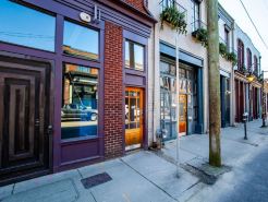 Heart of Historic Downtown with Smart TV and Kitchen - Gorgeous Urban Loft