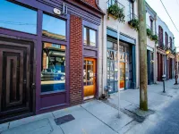 Heart of Historic Downtown with Smart TV and Kitchen - Gorgeous Urban Loft Hotels in Knox County