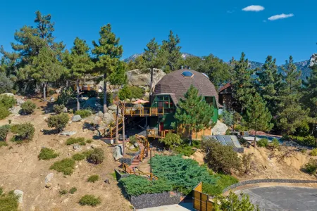 Stunning Valley Views and Cozy Fireplaces - Spectacular Dome Getaway