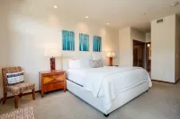 Breathtaking Mountain Views and Prime Downtown Access - Stylish Oasis Các khách sạn ở Steamboat Springs