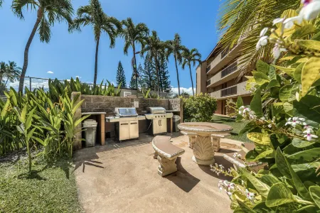 Convenient to Downtown Kihei, Across Famous Charley Young Beach, 3 Pool, Tennis Courts (MV3407) Отели рядом с достопримечательностью «Kihei Aquatic Center»