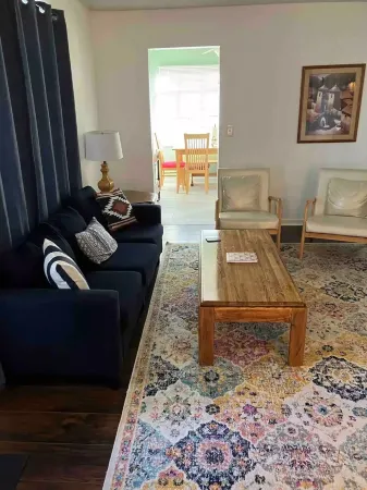 The Desert Rose: Cheerful 3 Bedroom in Great Location!