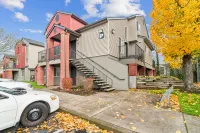 Community Pool and Full Kitchen Amenities - Modern & Inviting Retreat