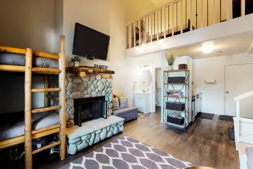 Lovely Studio Remodeled in 2020 with Shared Pool, Hot Tub & Lift Access Hotels in Ketchum