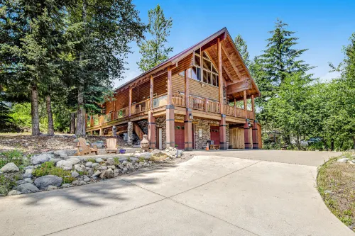 High-end ski-in/ski-out getaway with fast WiFi, large deck & more Hotels in Snoqualmie Pass
