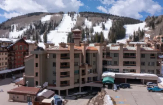 Rooftop Hot Tub and Heated Outdoor Pool - Cozy Mountain Retreat