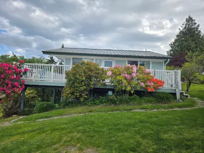 Mountain and Sound view, kid/dog/game-friendly Hotels near South Whidbey State Park