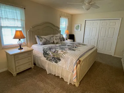 Serene Golf Course Views and Inviting Indoor-Outdoor Living - Charming Retreat