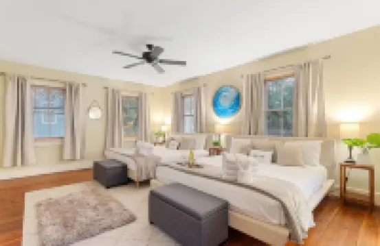 Charming Townhome above Award-Winning Restaurant - Elegant Getaway