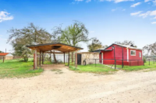 Enchanting Retreat with Panoramic Views - Rustic Luxury Oasis