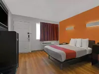 Super 8 by Wyndham San Jose Hotels near Strike Brewing Company