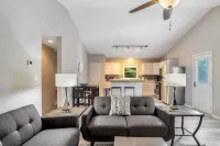 Contemporary Design and Outdoor Space - Inviting Townhome Retreat Hotels in Royal Pines