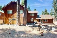 Grand lodge in the woods near golf, hiking & skiing with multiple fireplaces