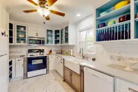 Coral Cove Retreat - Unit 6: Tranquil 2BR/2BA, Sleeps 6, Wifi, A/C, Near North Topsail Island