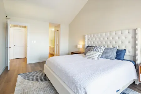 Spacious Balcony and Fire Pits - Stunning Lodge Retreat