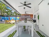 Paradise Resort Heated Pool, Mini Beach, Game Room Hotels in Country Walk