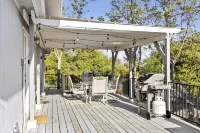 3Br Private 8 Acre Spa Retreat - BBQ, Patio, Views