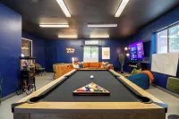 Chill Out in Chandler - FREE Heated/Cooled Pool-Hot tub-Game Room-Putting Green