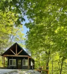 Nash’s cabin in Leitchfield that is Pet Friendly, WIFI, w/ Creek.