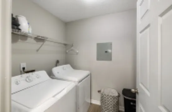 Modern 3Br  Near Uga & Sanford Stadium, Pool + Gym and Hospitals