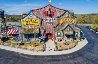 Partial Views and Close to Dollywood - Charming Mountain Escape