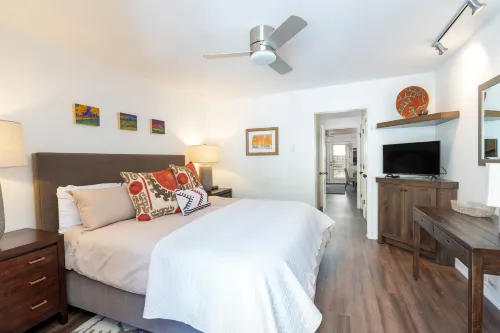 Stunning River Views and Cozy Living Space - Inviting Ski Retreat