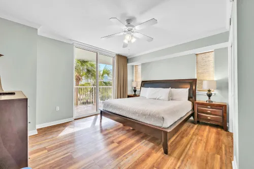 Stunning Bay Views and Resort Amenities - Charming Coastal Retreat