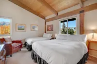 Breathtaking Mountain Views and Cozy Fireplace - Charming Ski Retreat