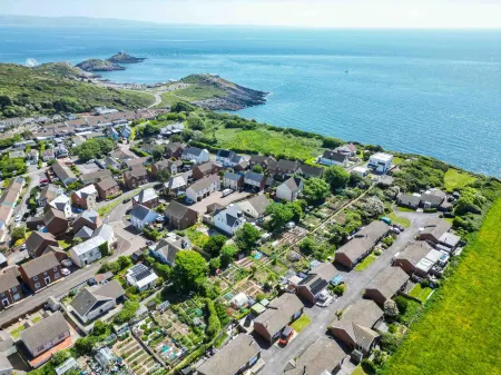 Cosy Cottage - 2 Bedroom Cottage - Mumbles Отели рядом с достопримечательностью «Заказник Мамблс Хилл Локал»