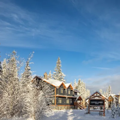 Copper Horse Lodge Hotels near Kicking Horse Mountain Resort