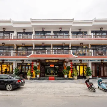 Thanh Binh Central Hotel Отели рядом с достопримечательностью «Japanese Covered Bridge»