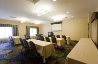 Holiday Inn Express & Suites Chicago-Deerfield/Lincolnshire Hotels in Bannockburn