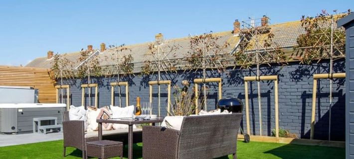 Designer Family Escape Hot Tub Steps to Beach Hotels in Chichester