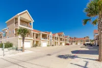 Fun 4 Bedroom Resort Pool Sleeps 12