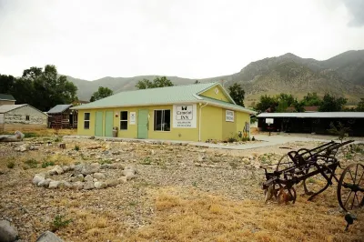 Camelot Inn at Honeyville Hotele w: 
