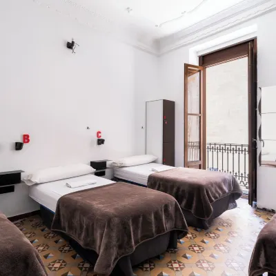 Home Youth Hostel by Feetup Hostels Hotels near Silk Exchange