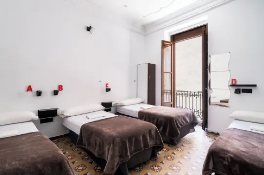 Home Youth Hostel by Feetup Hostels