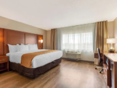 Comfort Inn & Suites Hotels in Milford