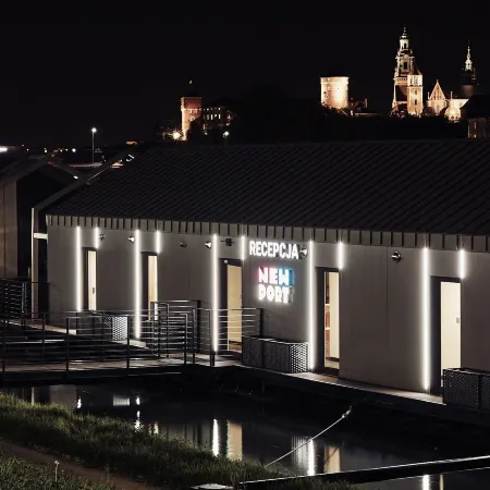 New Port Hotel Отели рядом с достопримечательностью «Дебники»