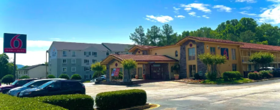 阿拉巴馬亨茨維爾 - 大學大道 6 號汽車旅館