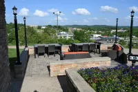 Giles Hotel Inn & Suites
