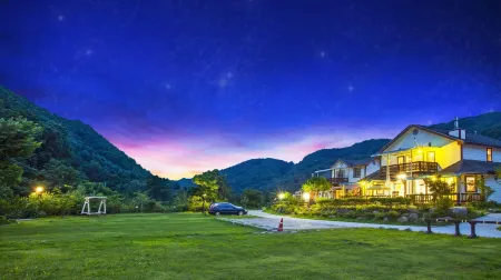 Hwacheon Parprika Yellow Pension Отели в г. Хвачхон