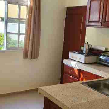 Costambar Beachside Apartment with Pool Rooms