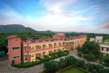 Justa Rudra Resort & Spa Отели в г. Райгад