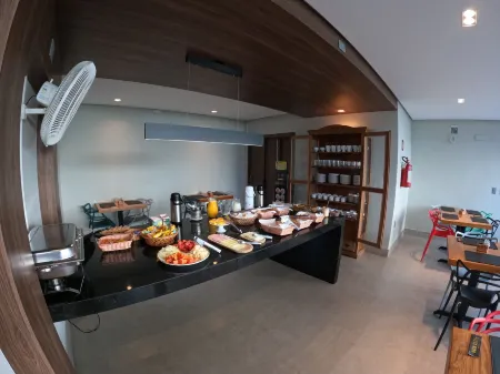 Naim Hotel Отели рядом с достопримечательностью «Paraiso Perdido»