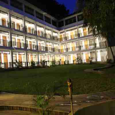 Silver Sand Sentinel Hotel Exterior