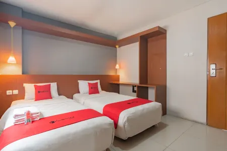RedDoorz Plus @ Dago Pojok 3