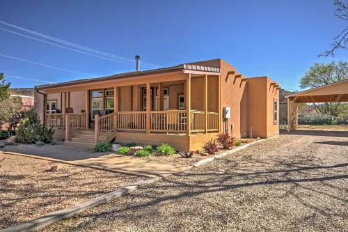Beautiful Kanab Home w/ Yard - Walk to Restaurants