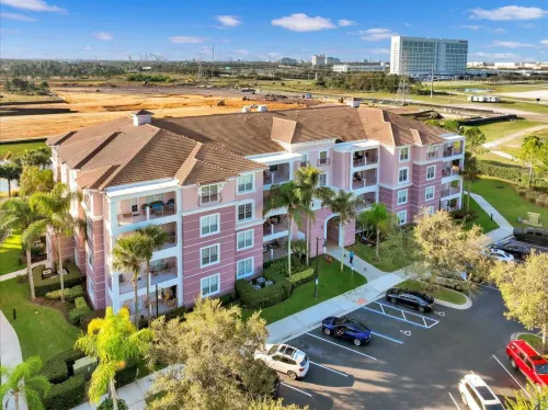 Lrg Condo w Scenic Patio Views - Next to Occc - Homestays