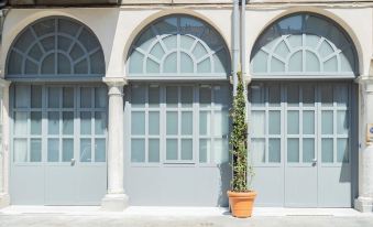 Romantic Escape City Centre with Jacuzzi & Parking by Rent All Como